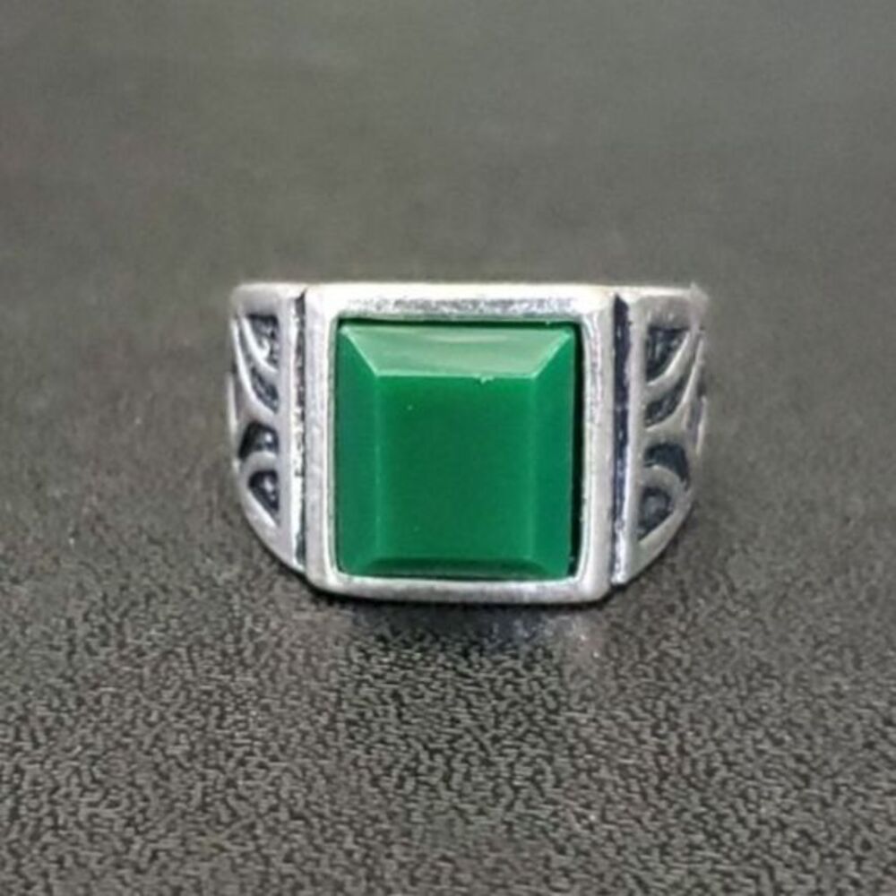 Silver tone square green ring 6.25